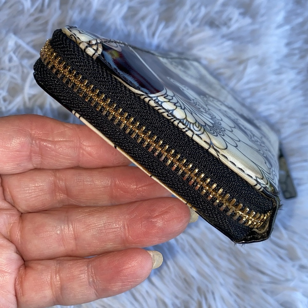 Kate spade wallet black & cream floral Gently pre owned - Picture 6 of 7